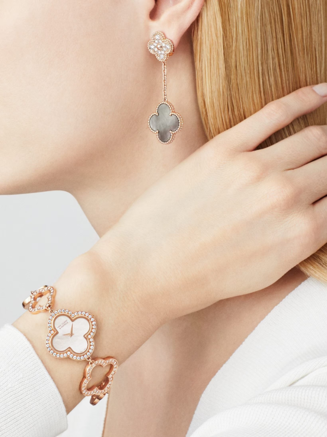 Magic Alhambra Earrings, 2 Motif, Diamonds