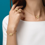 Frivol Necklace, 3 Flowers, Mini Model ( Yellow Gold, Diamonds ) - Image 4