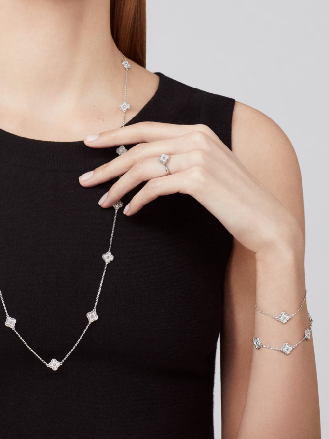 Sweet Alhambra Bracelet, 6 Motifs (White Gold, Diamond)