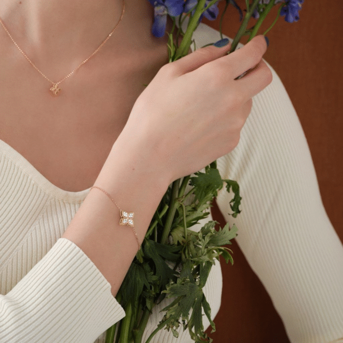 Princess Flower Bracelet with Diamonds