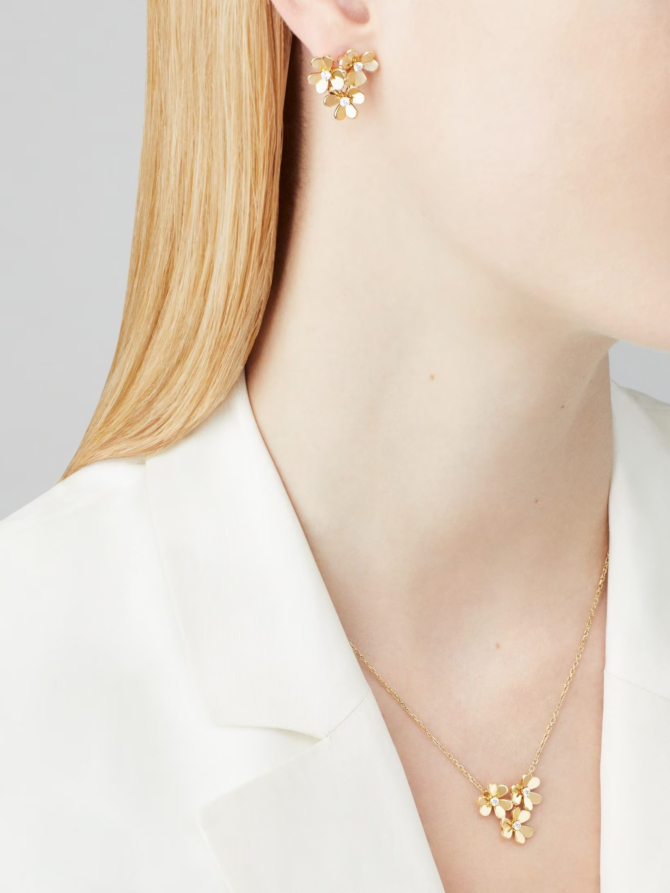 Frivol Necklace, 3 Flowers, Mini Model ( Yellow Gold, Diamonds )