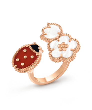 Lucky Spring Between the Finger Ring