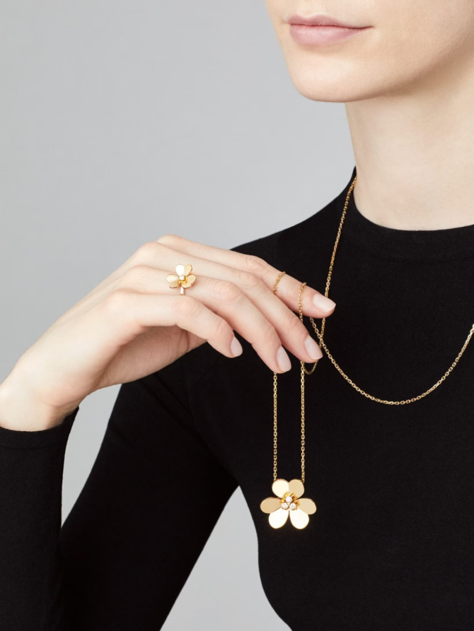 Frivole Ring,  1 Flower, Small Model