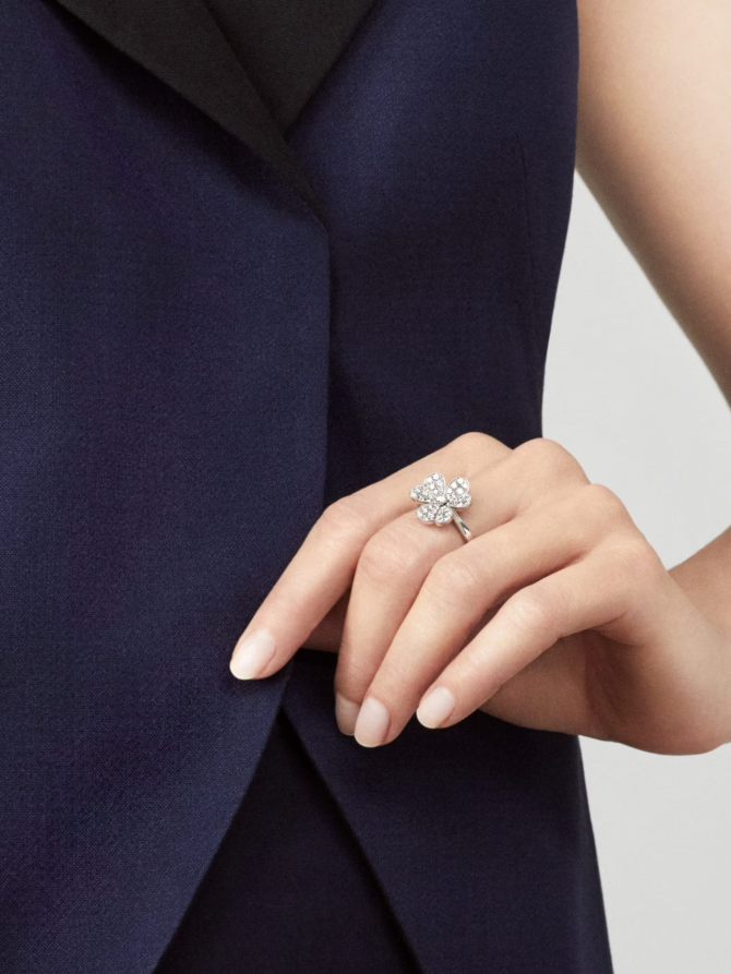 Frivole Ring, 1 Flower, Small Model