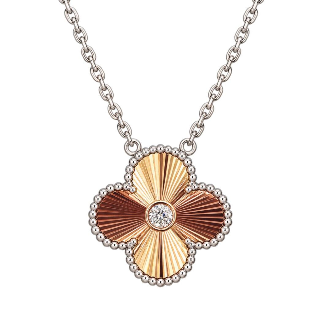 HOLIDAY PENDENT VCA  2024