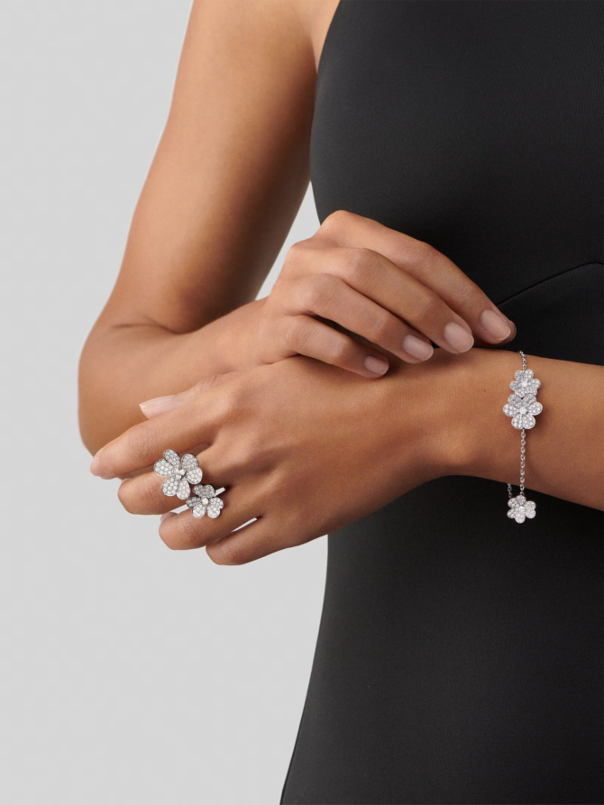 Frivole Bracelet, 5 Flowers (White Gold, Diamond)