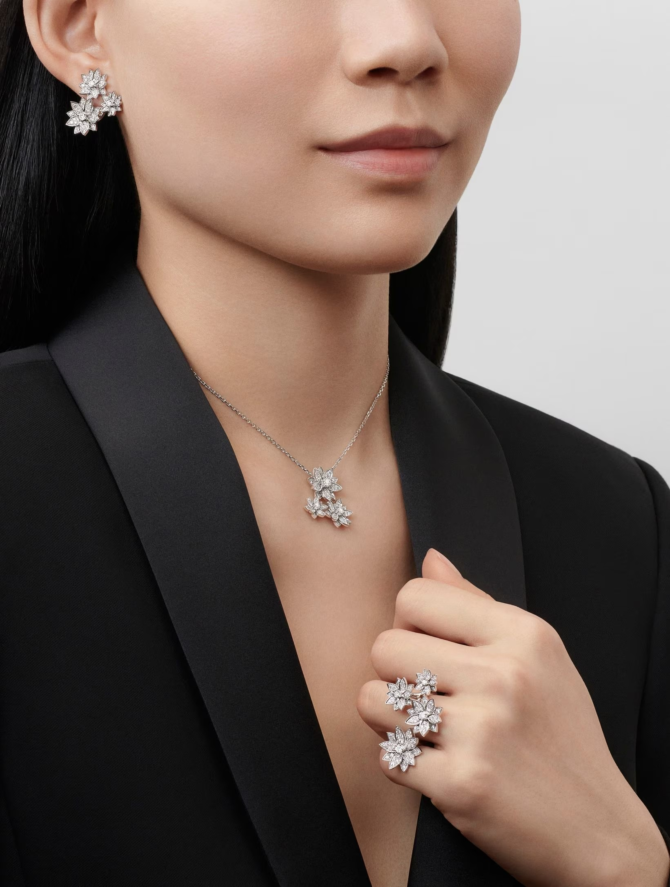Lotus Pendant, 3 flowers (White Gold, Diamond)