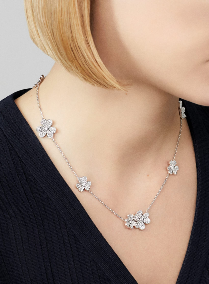 Frivole Necklace,  9 Flowers