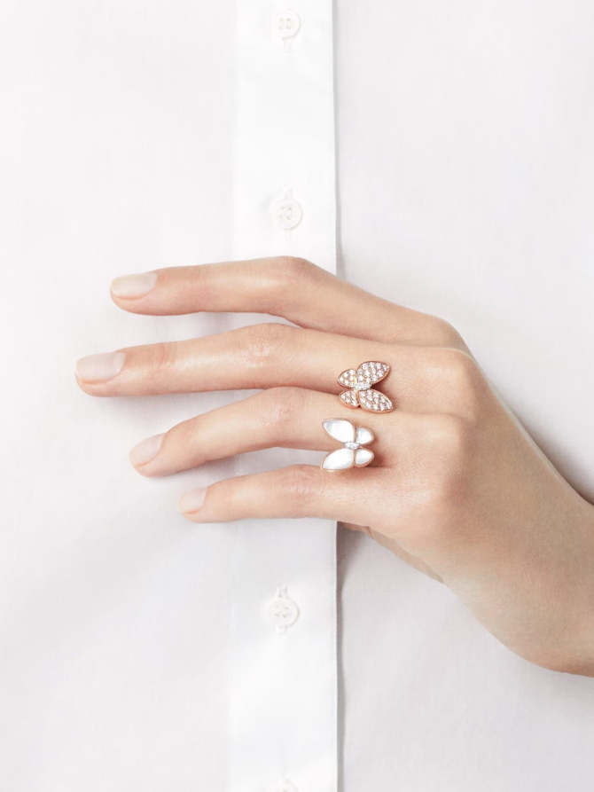 Two Butterfly Between the Finger Ring