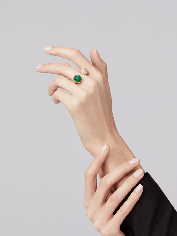 Perlée Couleurs Between the Finger Ring