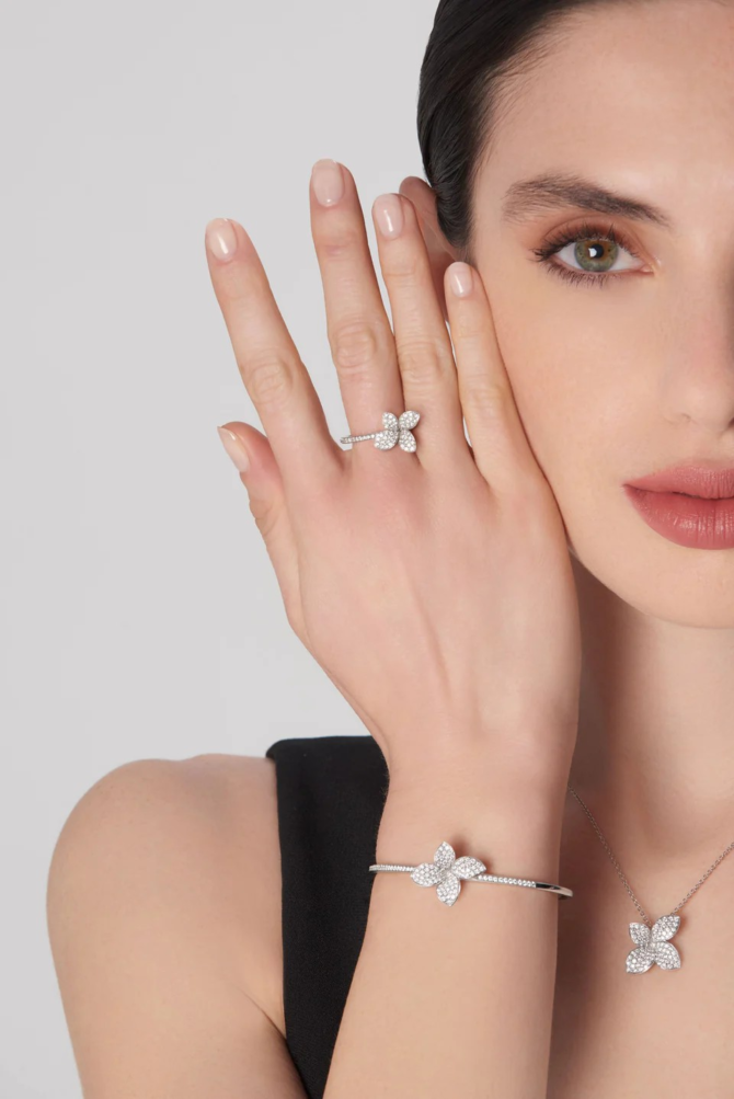 Petit Garden Ring, White Gold with Diamonds, Small Flower