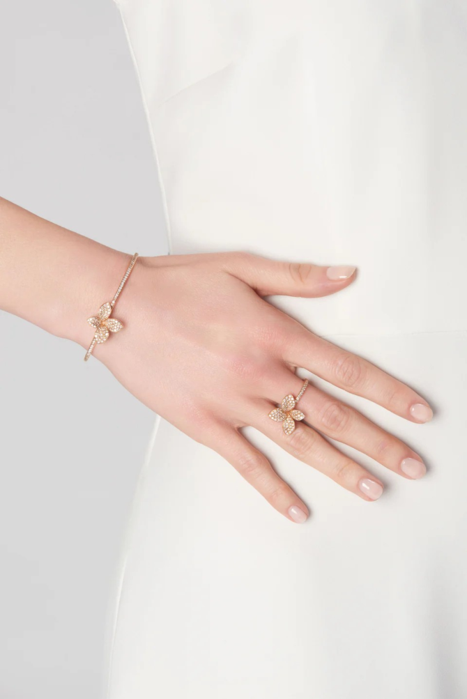 Petit Garden Bracelet, Rose Gold with Diamonds, Medium Flower