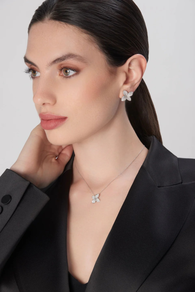 Petit Garden Earrings, White Gold with Diamonds, Medium Flower