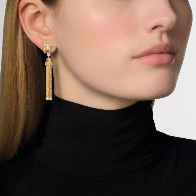 Bee de Chaumet Pompon Earrings Yellow Gold, Diamonds