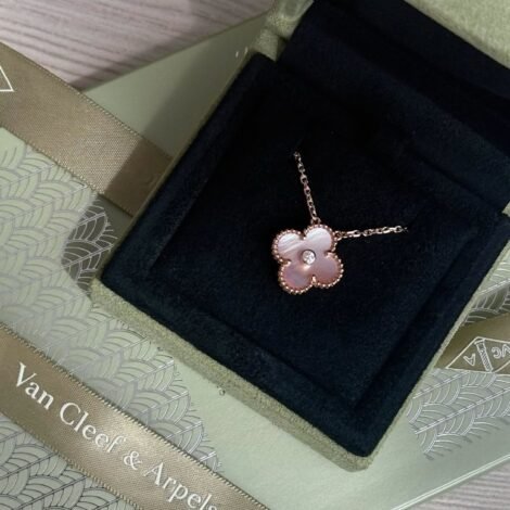 2025 VCA Limited-Edition Holiday Pendant